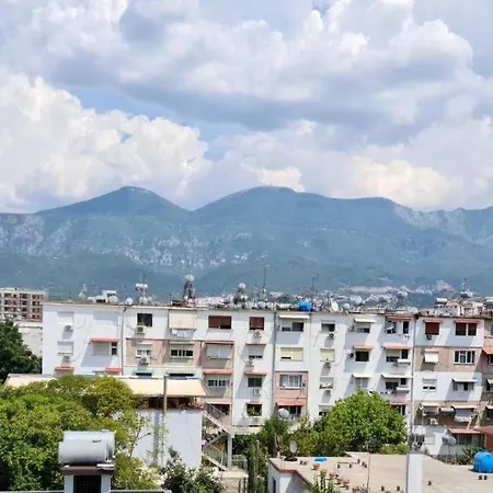 Folklore Retreat With Art & Mountain Views Apartamento *