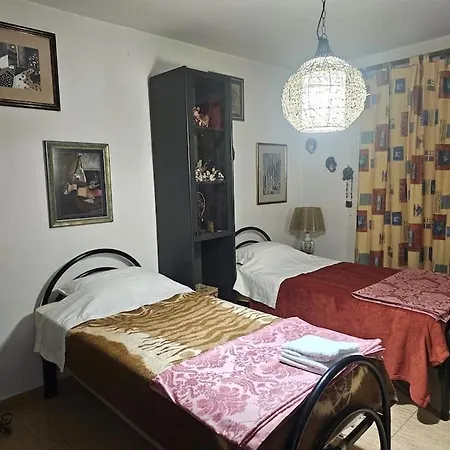 Folklore Retreat With Art & Mountain Views * Tirana