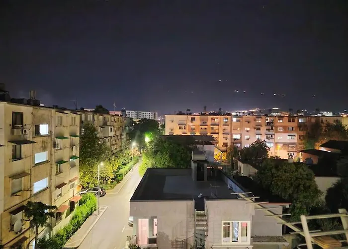 Folklore Retreat With Art & Mountain Views Appartement Tirana