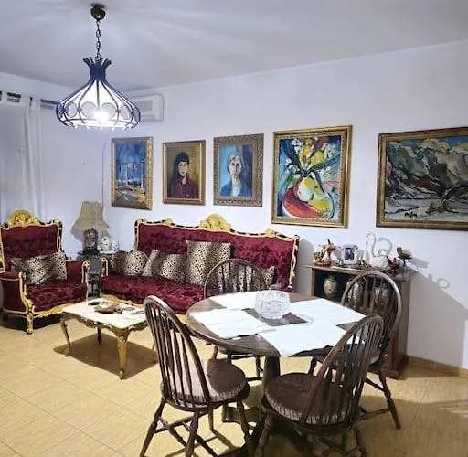 Folklore Retreat With Art & Mountain Views Appartement *