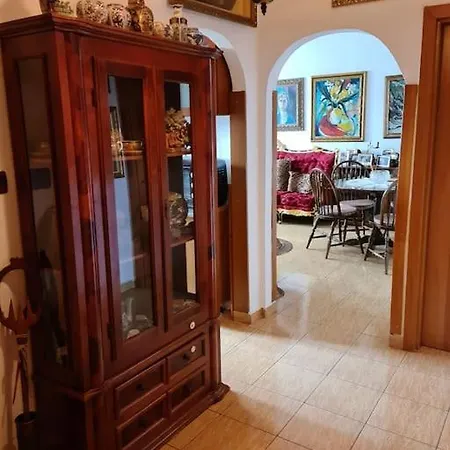 Apartamento 2-bedroom With Dajti Mountain View