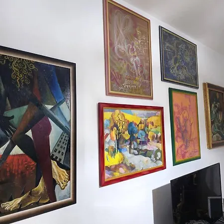 Folklore Retreat With Art & Mountain Views Apartament