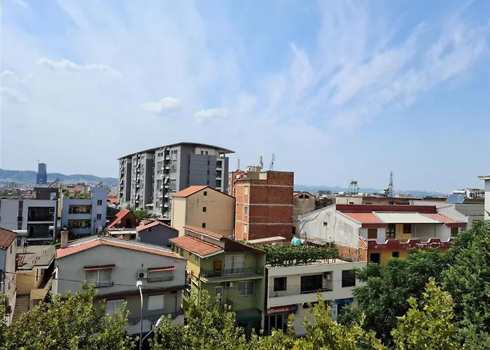 公寓 Folklore Retreat With Art & Mountain Views 地拉那