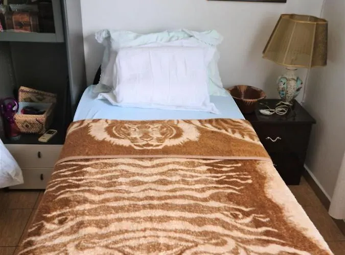 Folklore Retreat With Art & Mountain Views 公寓 地拉那