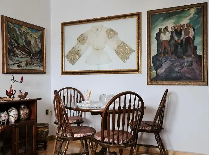 Folklore Retreat With Art & Mountain Views Lejlighed