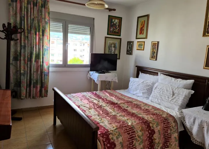 Folklore Retreat With Art & Mountain Views 地拉那