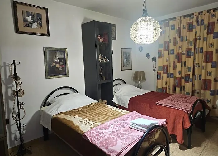 Folklore Retreat With Art & Mountain Views * 地拉那