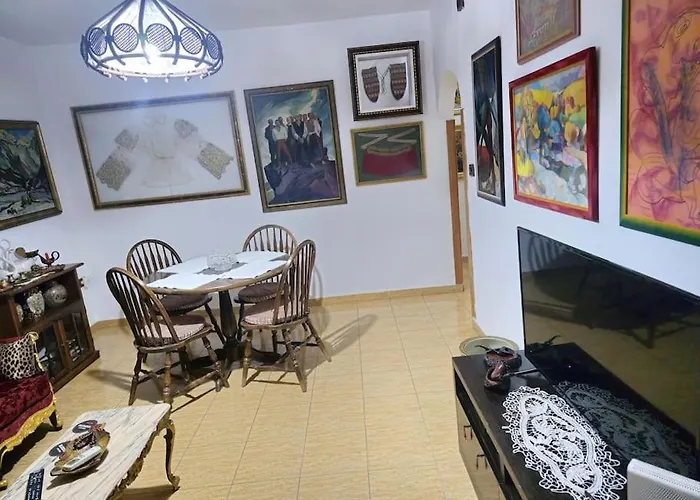 Folklore Retreat With Art & Mountain Views 公寓 地拉那