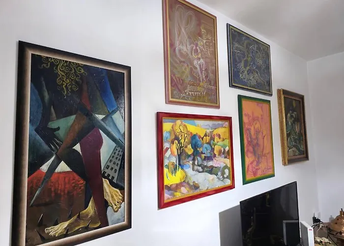 Folklore Retreat With Art & Mountain Views 公寓