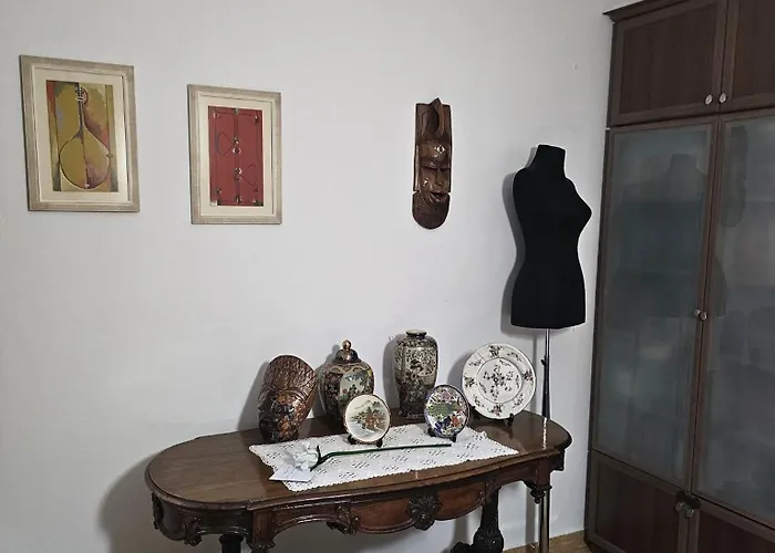 Folklore Retreat With Art & Mountain Views 地拉那