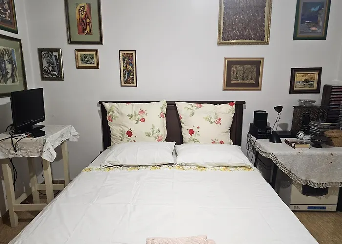 Folklore Retreat With Art & Mountain Views * Tirana