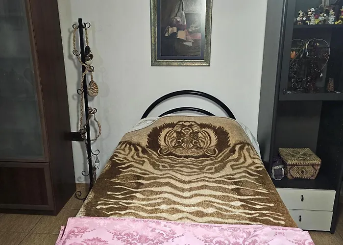 Folklore Retreat With Art & Mountain Views * 地拉那